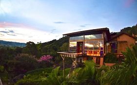 Comunna Metamorfose Hotel